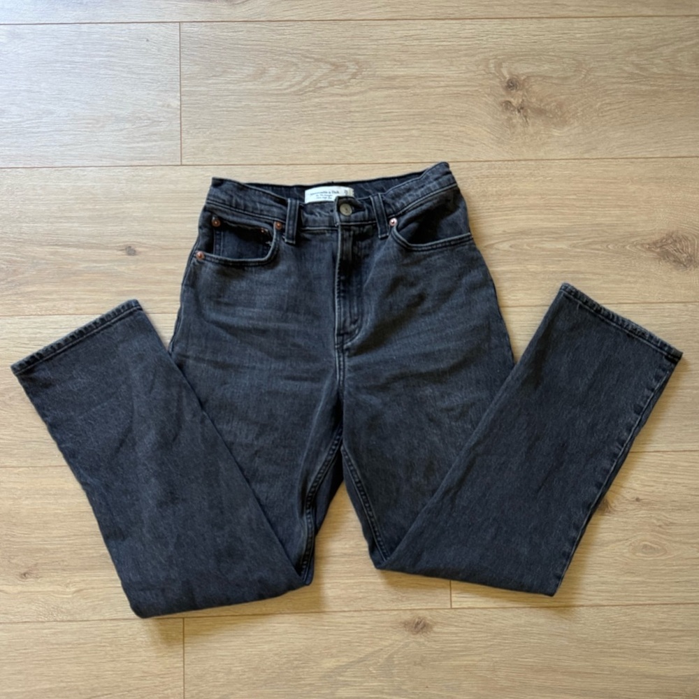 Abercrombie & Fitch The 90s Straight Ultra High Rise